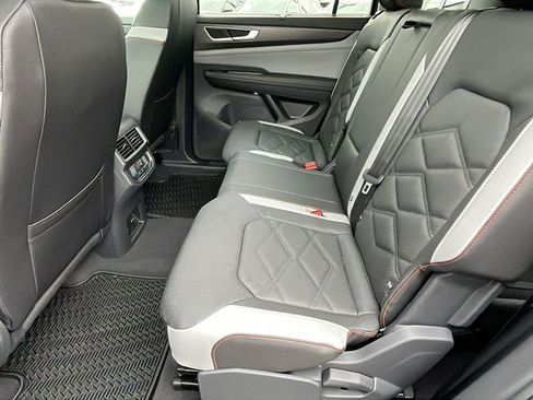 New 2025 Volkswagen Atlas Peak Edition SE image 16