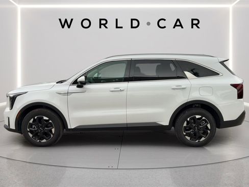 Used 2024 Kia Sorento S w/ Panoramic Sunroof Package image 4