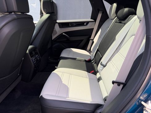 Certified 2026 Porsche Cayenne AWD/4WD image 20