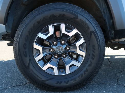 Used 2019 Toyota Tacoma TRD Off-Road image 46