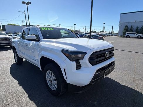 Used 2026 Toyota Tacoma 4x4 Double Cab image 2
