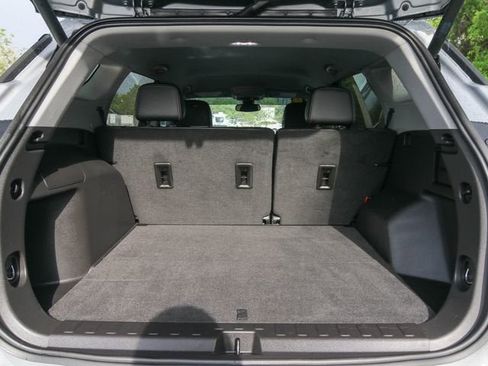 Used 2024 GMC Terrain SLT w/ Infotainment Package II AWD/4WD image 27