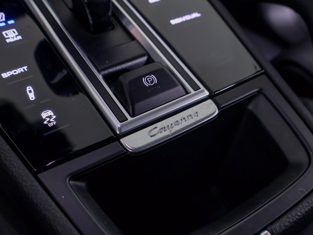 Certified 2023 Porsche Cayenne Platinum Edition AWD/4WD image 17