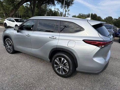 Used 2023 Toyota Highlander FWD image 4