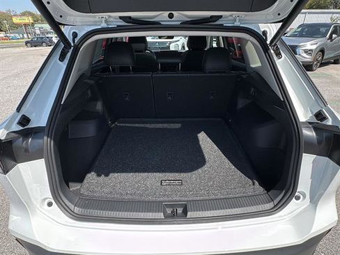 New 2026 Volkswagen Tiguan SE FWD image 10