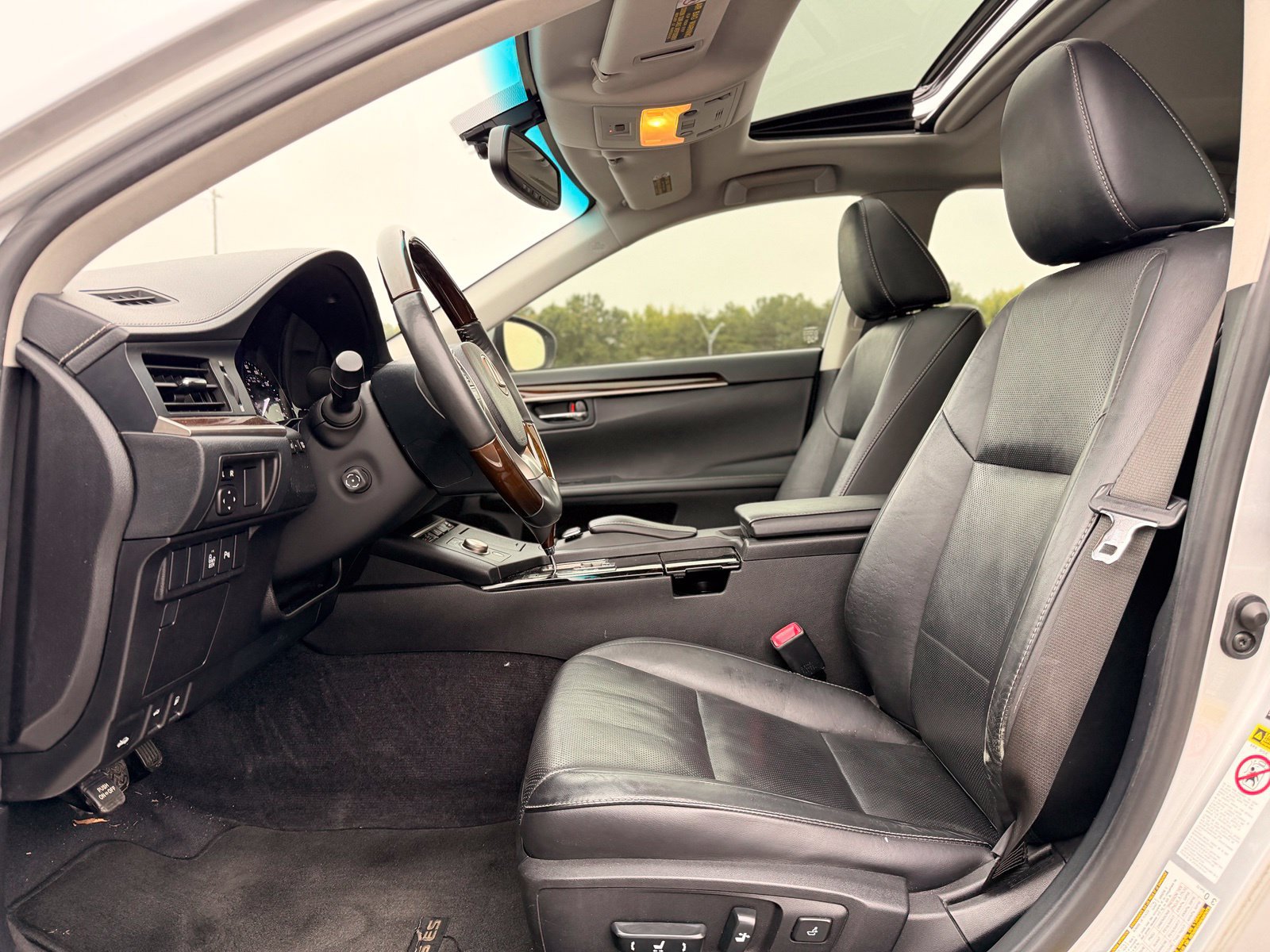 Used 2014 Lexus ES 350 w/ Luxury Package FWD image 17