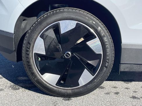 Certified 2025 Volvo EX30 Plus w/ Protection Package Premier image 31