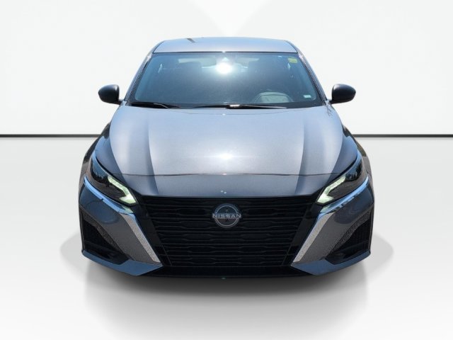 Used 2024 Nissan Altima 2.5 SV FWD image 2