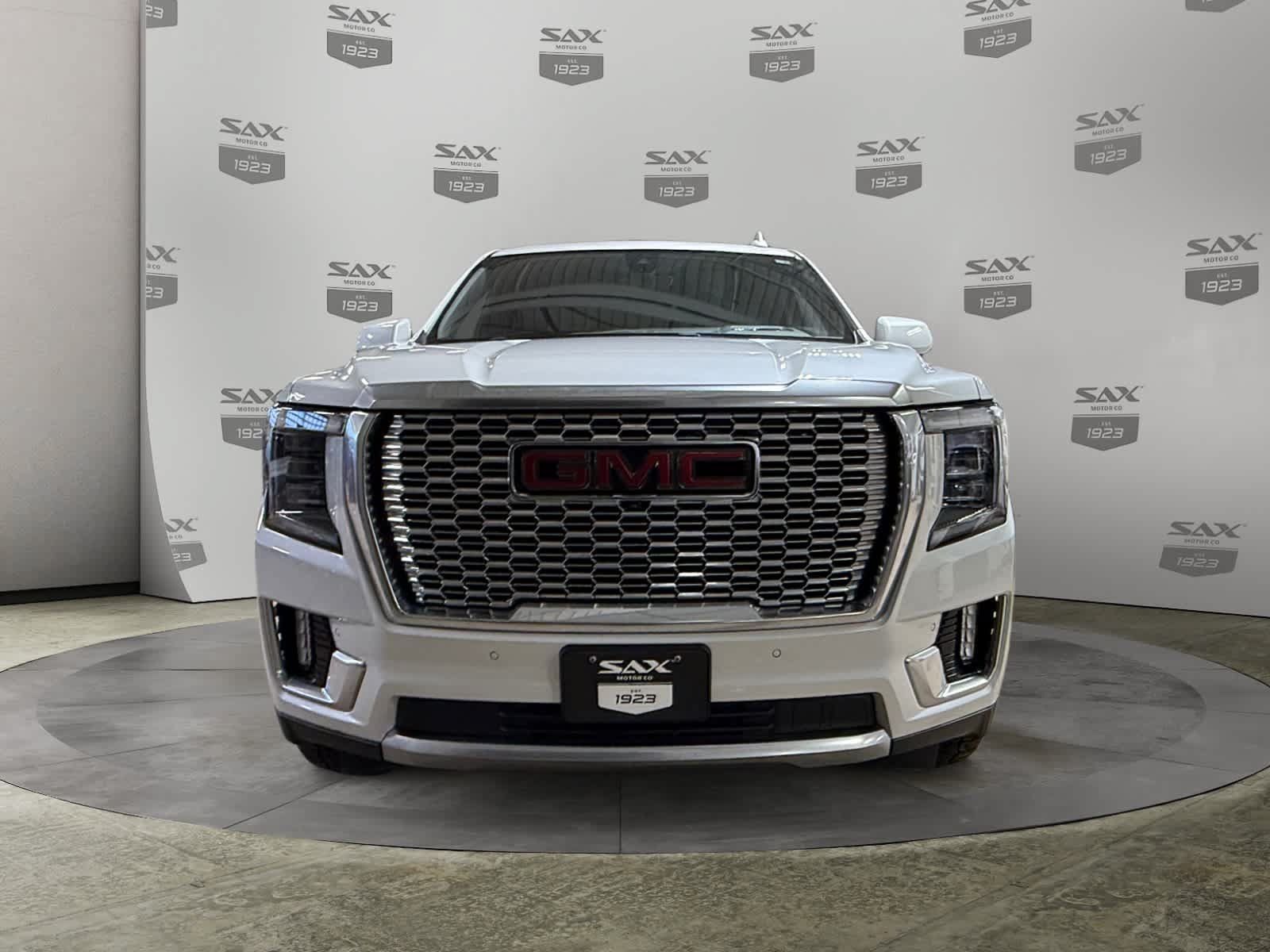 Used 2021 GMC Yukon Denali w/ Denali Premium Package AWD/4WD image 8