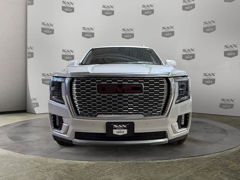 Used 2021 GMC Yukon Denali w/ Denali Premium Package image 8