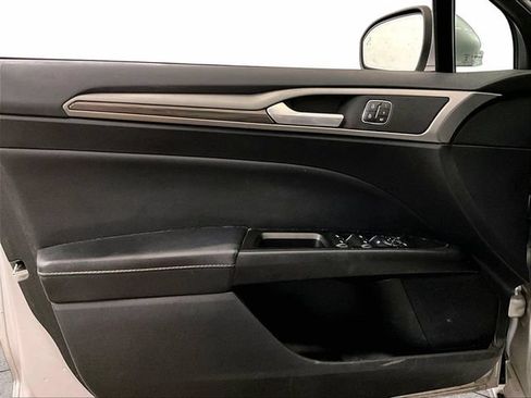 Used 2019 Ford Fusion SEL FWD image 23