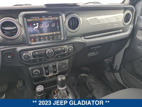 Used 2023 Jeep Gladiator Overland AWD/4WD image 31