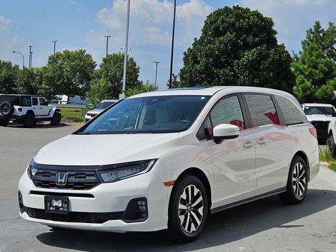 Used 2025 Honda Odyssey EX-L image 3