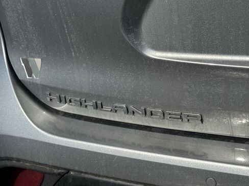 Used 2023 Toyota Highlander Limited image 20