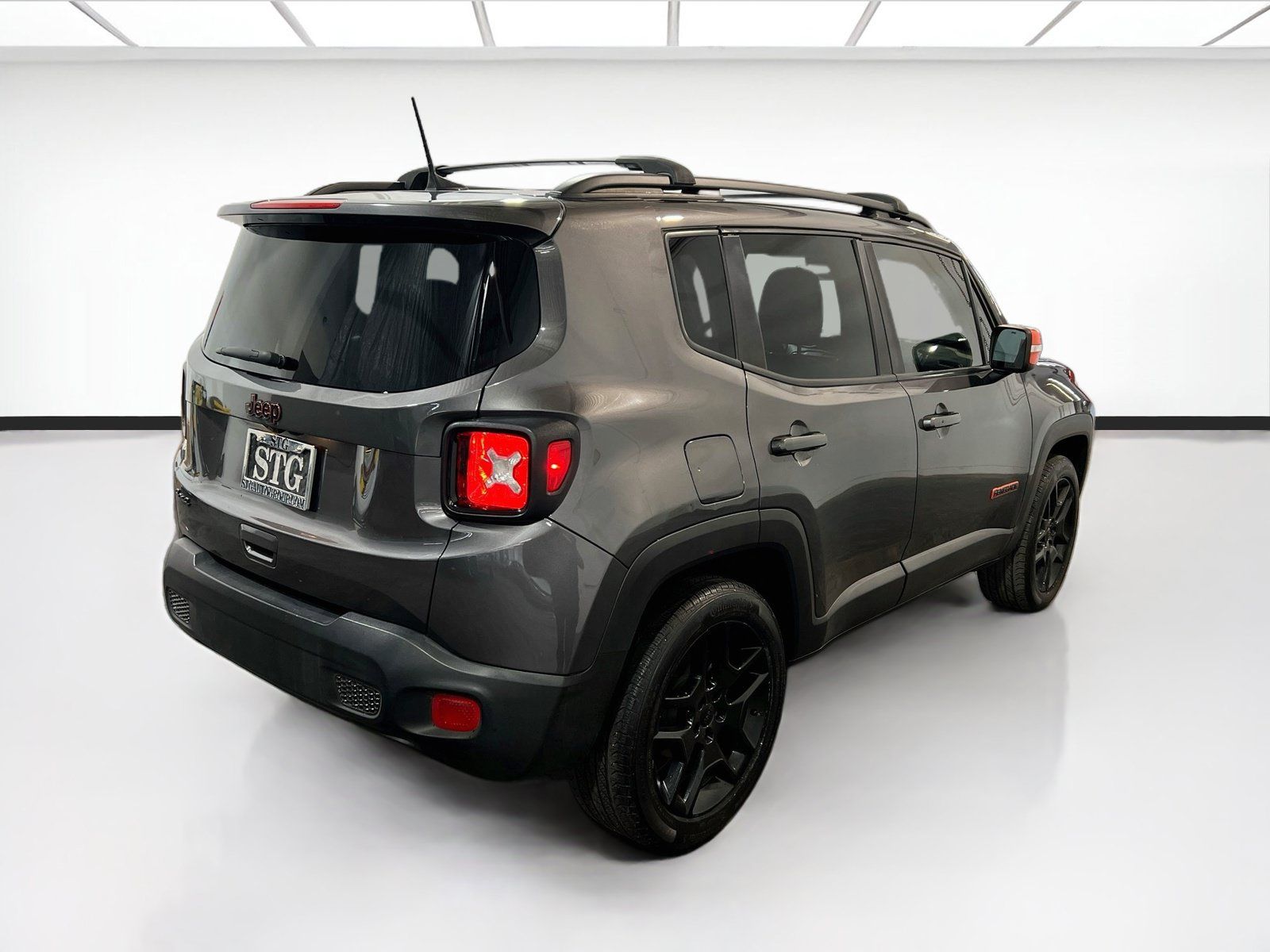 Used 2020 Jeep Renegade Latitude AWD/4WD image 4