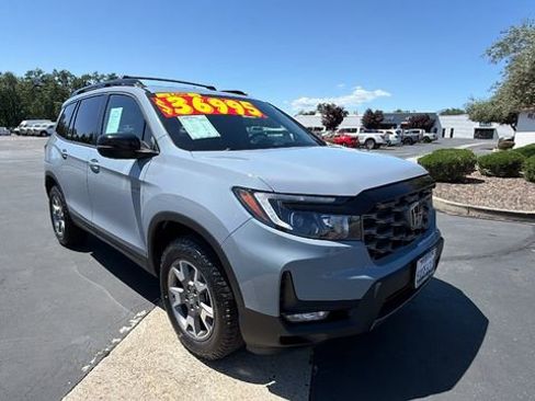 Used 2022 Honda Passport TrailSport image 2