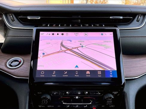 Certified 2025 Jeep Grand Cherokee Summit image 13