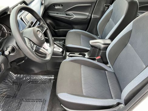 Used 2025 Nissan Versa SV FWD image 24
