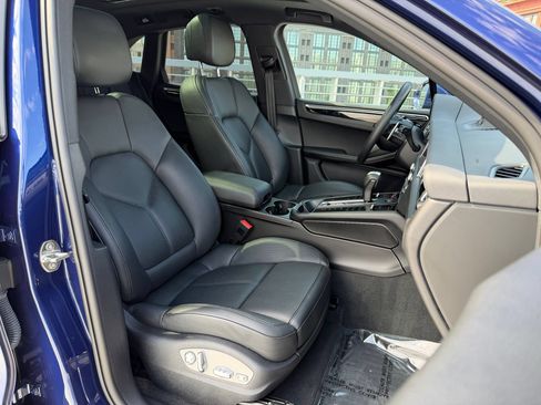Certified 2023 Porsche Macan AWD/4WD image 19