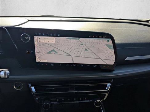 Certified 2025 Chevrolet Traverse LT w/ Driver Confidence Package image 10