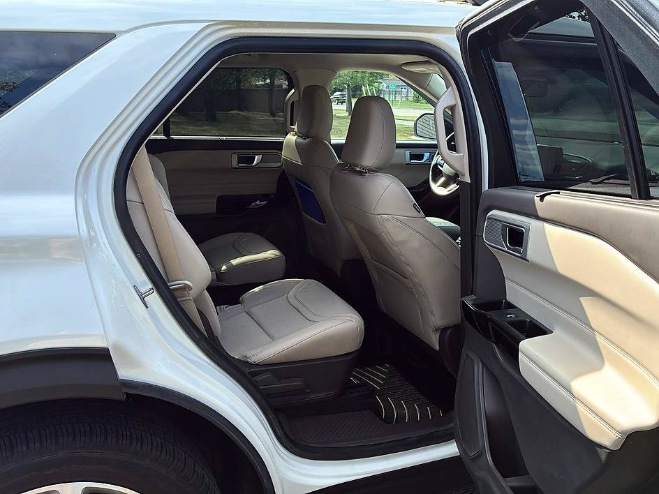 Used 2024 Ford Explorer Platinum w/ Class IV Trailer Tow Package AWD/4WD image 37