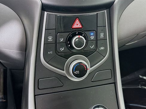 Used 2015 Hyundai Elantra SE FWD image 20