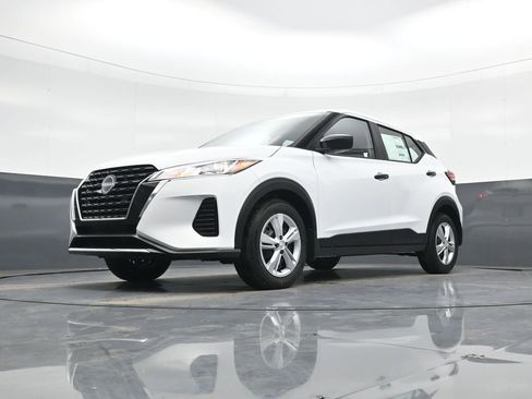 New 2025 Nissan Kicks Play S image 19