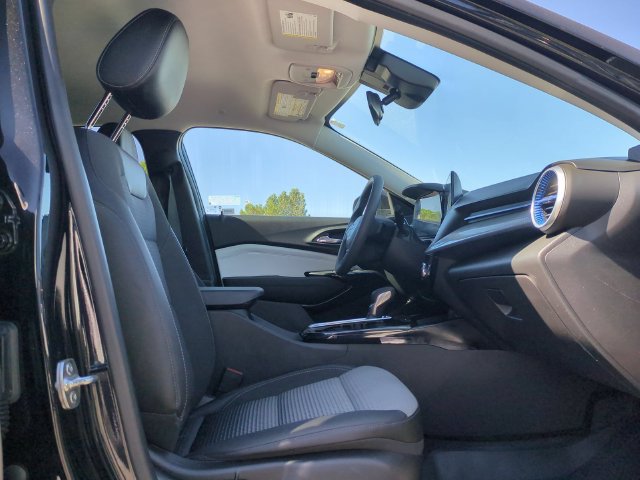 Used 2024 Chevrolet Trax LT FWD image 32