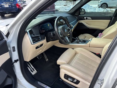 Used 2022 BMW X7 M50i w/ Cold Weather Package image 24