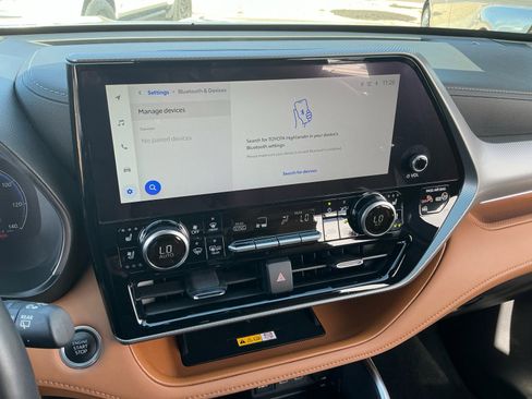 Used 2024 Toyota Highlander Platinum image 28