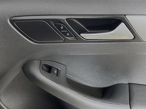 Used 2018 Volkswagen Jetta Wolfsburg Edition image 32