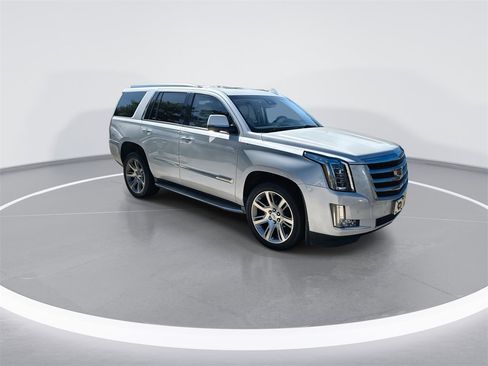 Used 2016 Cadillac Escalade Luxury image 2