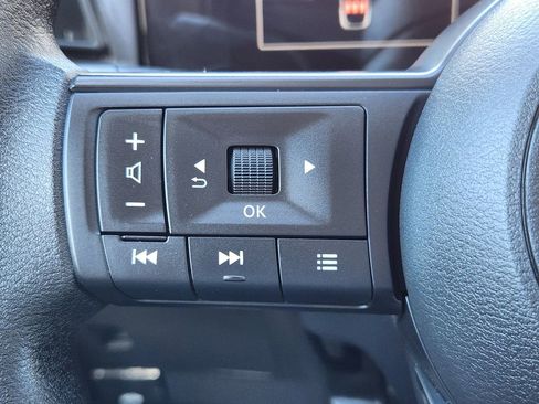 Used 2025 Nissan Kicks SV image 18