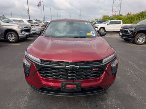 Used 2024 Chevrolet Trax RS w/ Driver Confidence Package FWD image 2