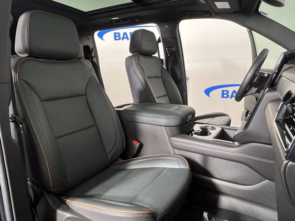 Used 2025 GMC Yukon XL AT4 AWD/4WD image 12