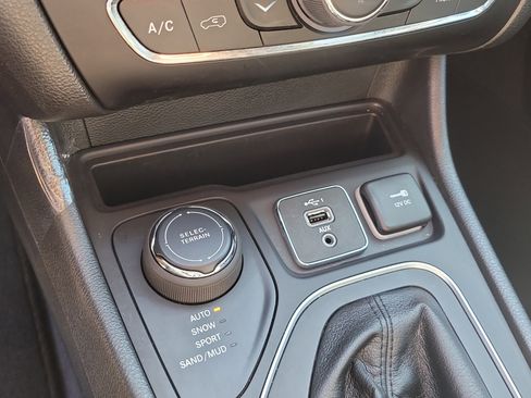 Used 2022 Jeep Cherokee Latitude Lux image 23