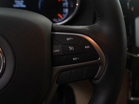 Used 2019 Jeep Grand Cherokee Limited image 20