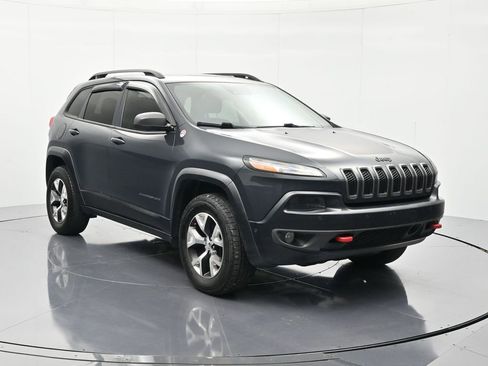 Used 2016 Jeep Cherokee Trailhawk w/ Comfort/Convenience Group AWD/4WD image 3