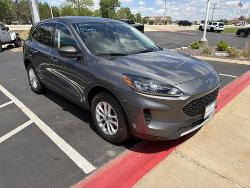 Used 2022 Ford Escape SE w/ Convenience Package AWD/4WD image 2