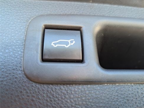Used 2020 Toyota Highlander XLE AWD/4WD image 15