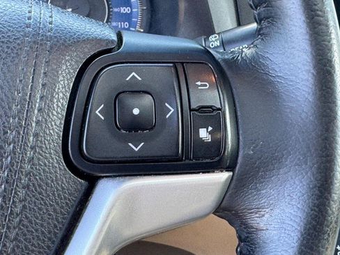 Used 2015 Toyota Sienna XLE w/ XLE Navigation Package FWD image 18