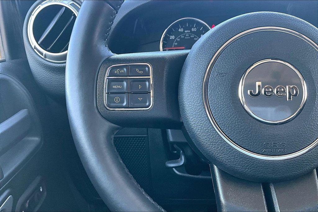 Used 2017 Jeep Wrangler Unlimited Sahara w/ Connectivity Group AWD/4WD image 24