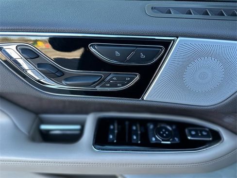 Used 2023 Lincoln Navigator Reserve image 14