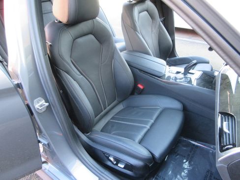 Used 2023 BMW 540i w/ M Sport Package image 24