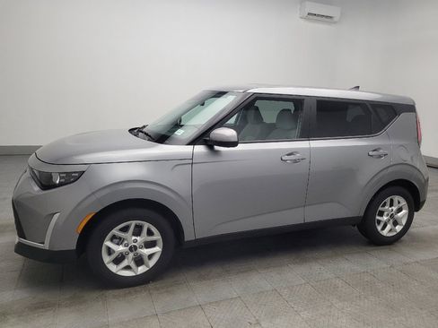 Used 2025 Kia Soul LX image 2