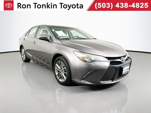 Used 2017 Toyota Camry SE FWD image 1