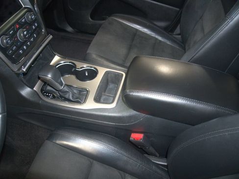Used 2018 Jeep Grand Cherokee Altitude AWD/4WD image 34
