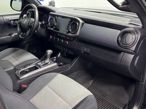 Used 2021 Toyota Tacoma TRD Off-Road AWD/4WD image 9