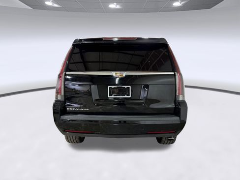 Used 2019 Cadillac Escalade Premium Luxury w/ LPO, Radiant Package AWD/4WD image 9