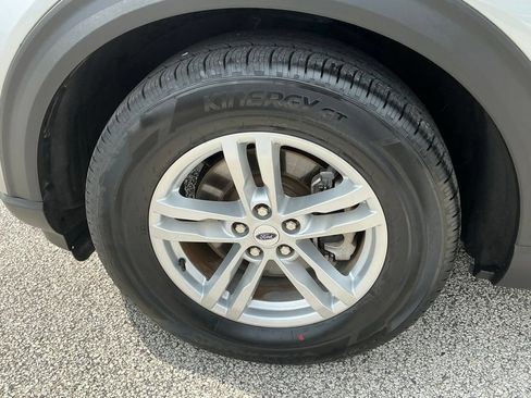 Used 2023 Ford Explorer XLT w/ Equipment Group 202A RWD image 27